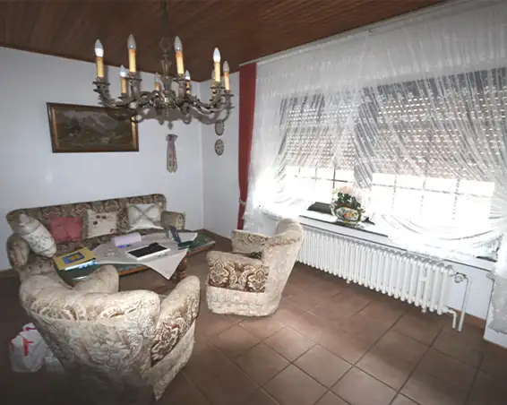 Ecklage und Zufahrt in Kaarst-Driesch